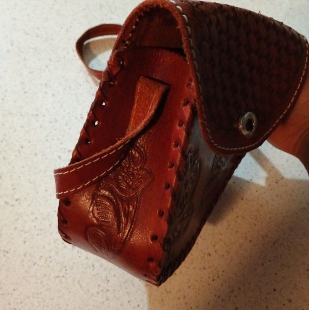 Authentic Vintage Mexican Leather Handmade Embossed Weaved Crossbody Bag - Picture 5 of 6